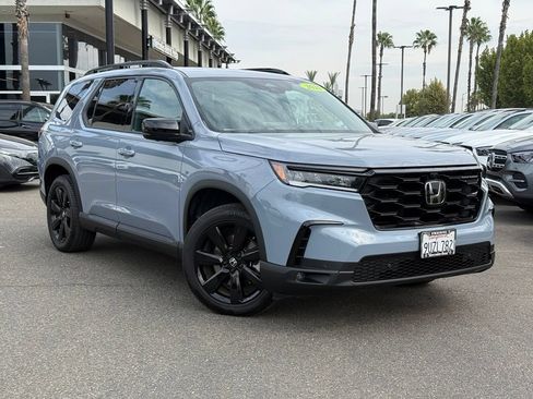 Used 2025 Honda Pilot Black Edition image 1