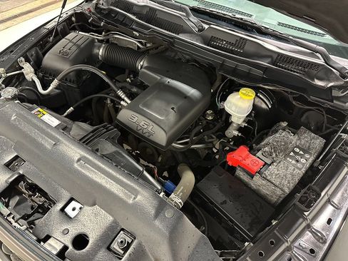 Used 2017 RAM 1500 Express w/ Black Ram 1500 Express Group image 4