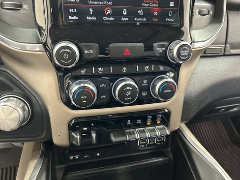 Used 2019 RAM 1500 Laramie AWD/4WD image 17