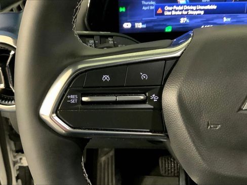 Used 2025 Chevrolet Equinox EV LT w/ Convenience Package image 17