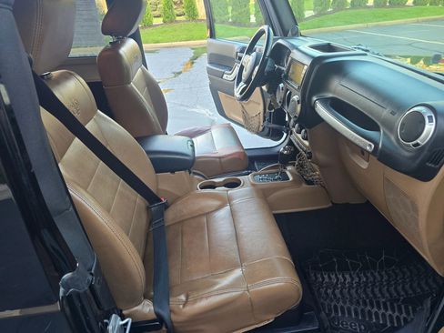 Used 2012 Jeep Wrangler Sahara w/ Connectivity Group AWD/4WD image 25