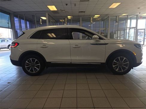 Used 2022 Lincoln Nautilus FWD w/ Premium Package image 9