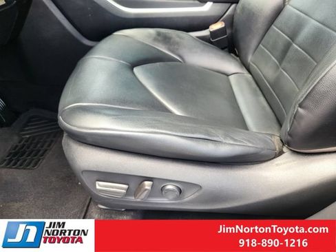 Used 2020 Toyota Highlander XLE FWD image 25