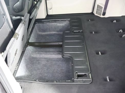 Used 2018 Dodge Grand Caravan SE FWD image 41