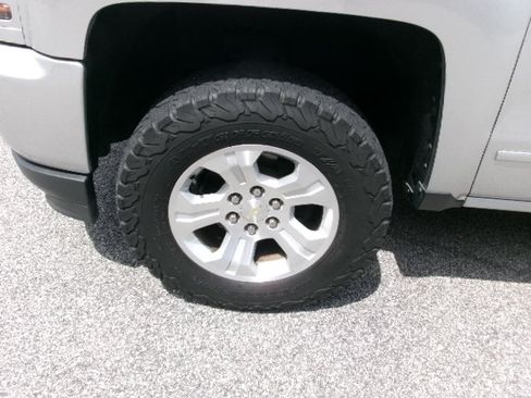 Used 2018 Chevrolet Silverado 1500 LT w/ All Star Edition AWD/4WD image 9
