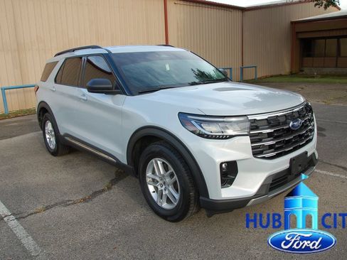 Used 2025 Ford Explorer Active w/ Active Comfort Package RWD image 7