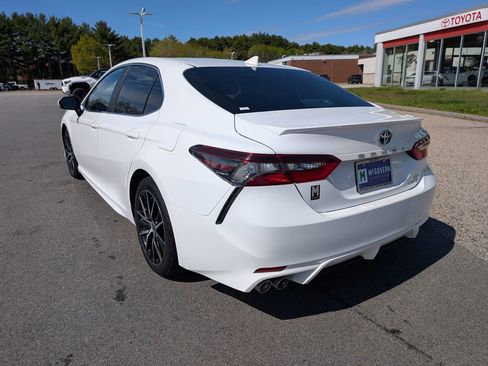 Used 2022 Toyota Camry SE w/ Cold Weather Package FWD image 3