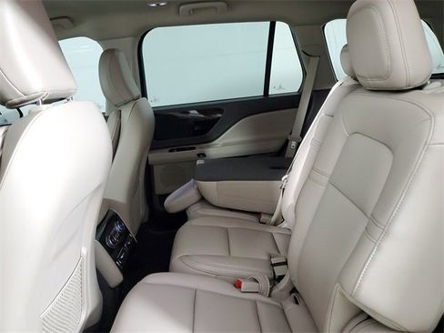 Used 2023 Lincoln Aviator 2WD image 12