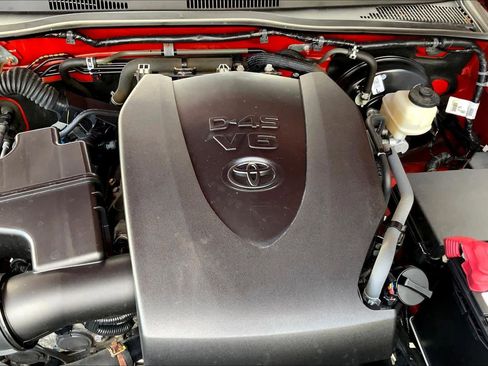 Used 2018 Toyota Tacoma SR5 image 30