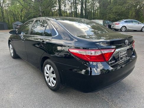 Used 2015 Toyota Camry LE FWD image 2
