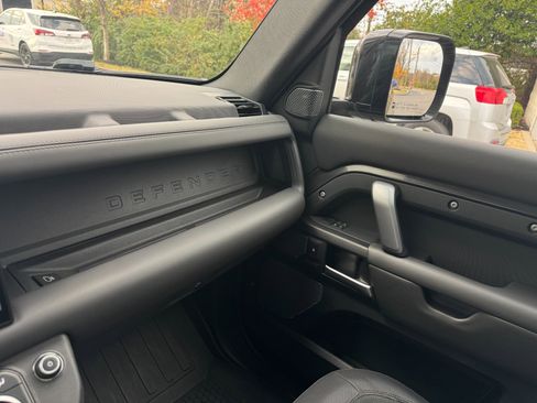 Used 2023 Land Rover Defender 110 image 72