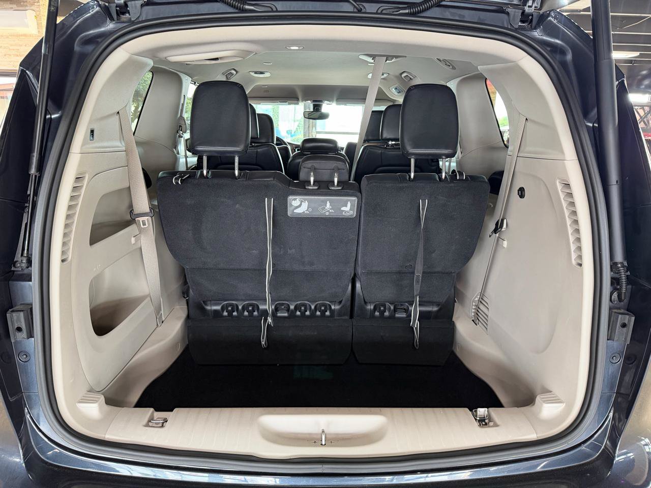 Used 2019 Chrysler Pacifica Touring-L FWD image 24