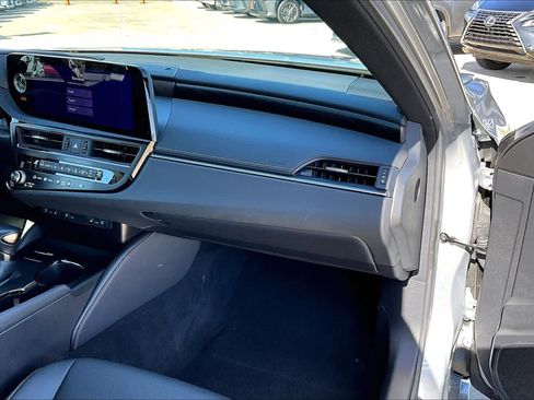Certified 2025 Lexus ES 350 w/ Premium Package image 18