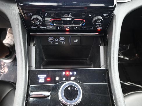 Used 2023 Jeep Grand Cherokee Limited AWD/4WD image 19