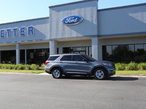 Used 2024 Ford Explorer XLT w/ Equipment Group 202A RWD image 2