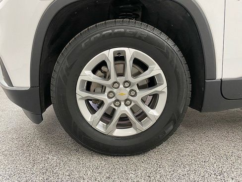 Used 2020 Chevrolet Traverse LT image 23