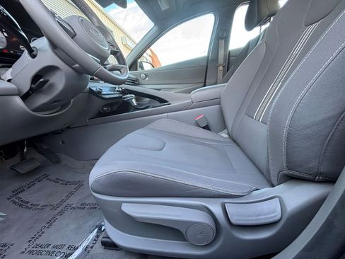 Used 2025 Hyundai Elantra SEL image 25