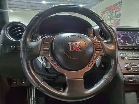Used 2013 Nissan GT-R Premium image 23