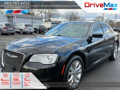 Used 2018 Chrysler 300 Touring L image 1