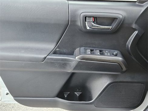 Used 2019 Toyota Tacoma TRD Sport image 17