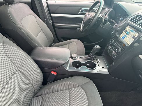 Used 2017 Ford Explorer XLT w/ Equipment Group 201A AWD/4WD image 29