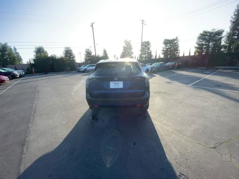 Used 2025 Nissan Kicks SV image 16