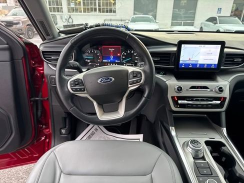 Used 2021 Ford Explorer XLT w/ Equipment Group 202A image 13