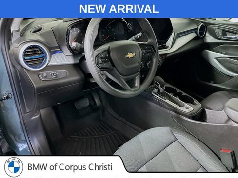 Used 2025 Chevrolet Trax LS w/ LS Convenience Package FWD image 10