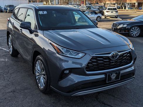 Used 2022 Toyota Highlander Platinum image 5