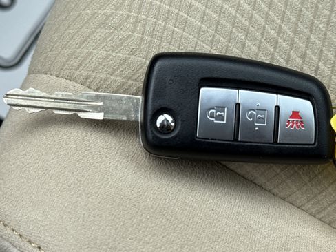 Used 2015 Nissan Rogue S AWD/4WD image 27