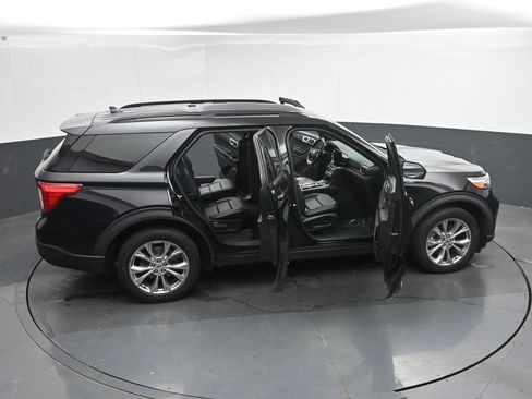Used 2020 Ford Explorer XLT w/ Equipment Group 202A AWD/4WD image 49