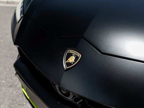 Used 2022 Lamborghini Urus AWD/4WD image 21
