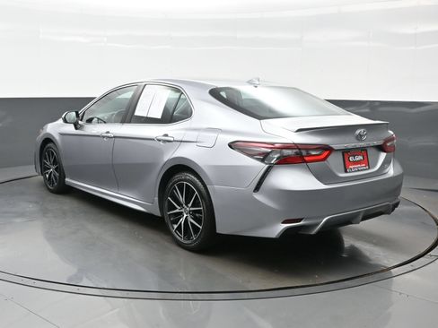 Used 2024 Toyota Camry SE FWD image 4