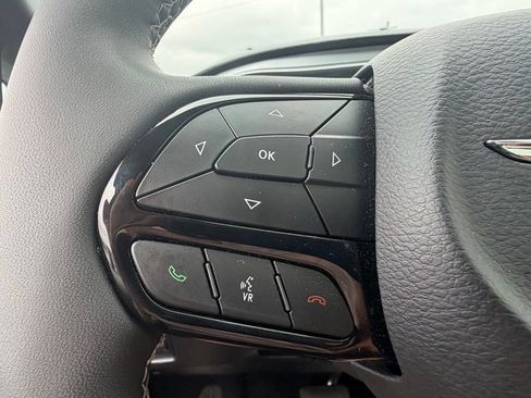 Used 2025 Chrysler Pacifica Limited FWD image 25