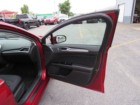 Used 2013 Ford Fusion SE FWD image 25