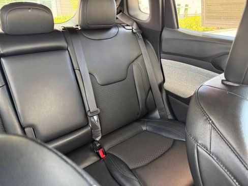 Used 2025 Jeep Compass Latitude AWD/4WD image 37