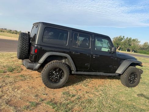 Used 2025 Jeep Wrangler Willys image 3