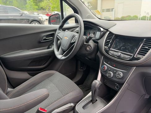 Used 2018 Chevrolet Trax LS w/ LPO, Cargo Package image 27