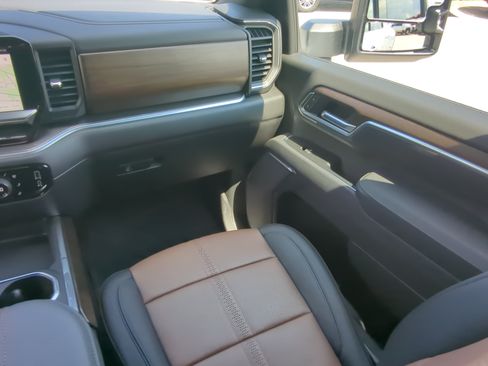 Used 2026 Chevrolet Silverado 3500 High Country w/ High Country Premium Package AWD/4WD image 15