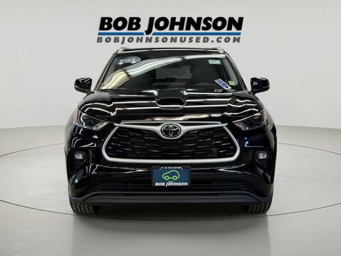 Used 2023 Toyota Highlander XLE AWD/4WD image 2