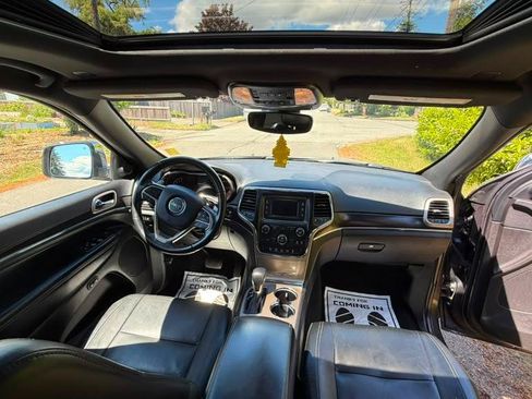 Used 2017 Jeep Grand Cherokee Limited AWD/4WD image 10