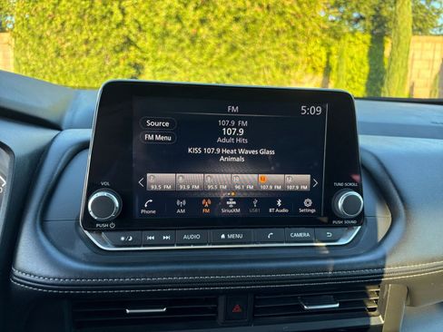 Used 2025 Nissan Rogue SV image 20