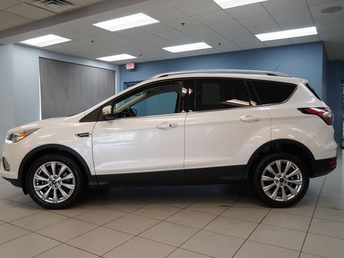Used 2017 Ford Escape Titanium image 2