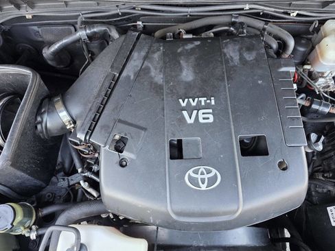 Used 2009 Toyota FJ Cruiser Base 4x4 4dr SUV 5A image 22