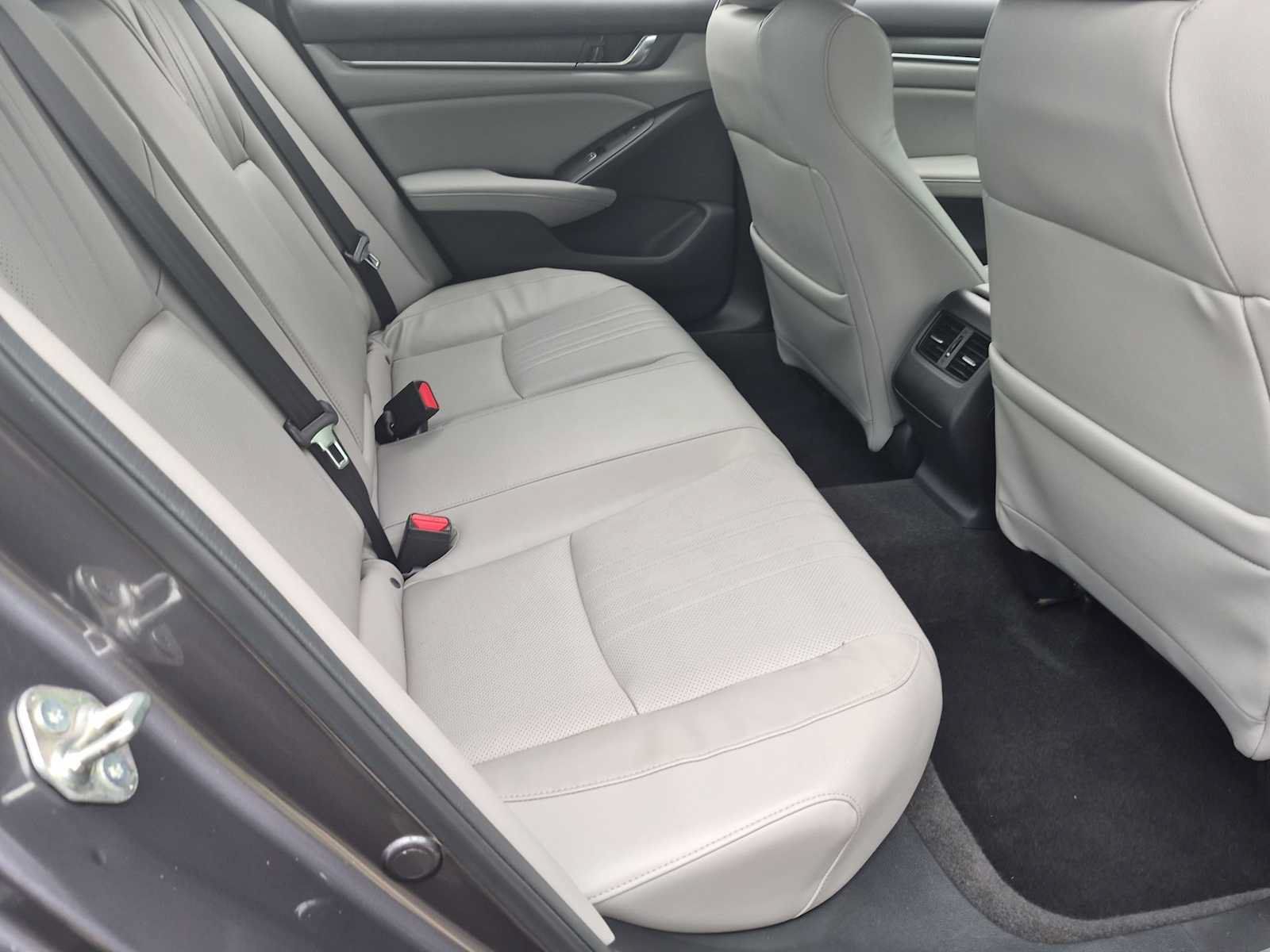Used 2018 Honda Accord Touring image 21