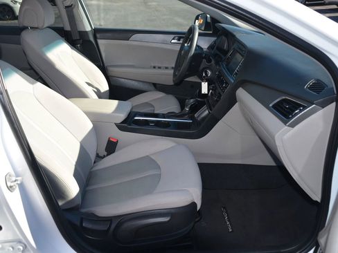Used 2017 Hyundai Sonata SE image 10