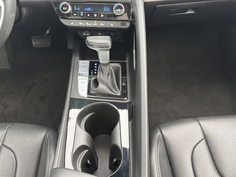 Used 2025 Hyundai Elantra Limited FWD image 22