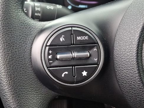 Certified 2023 Kia Soul LX w/ LX Technology Package FWD image 21