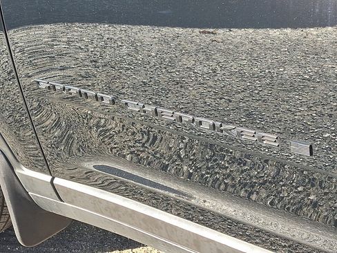 Used 2025 Jeep Grand Cherokee Altitude image 16