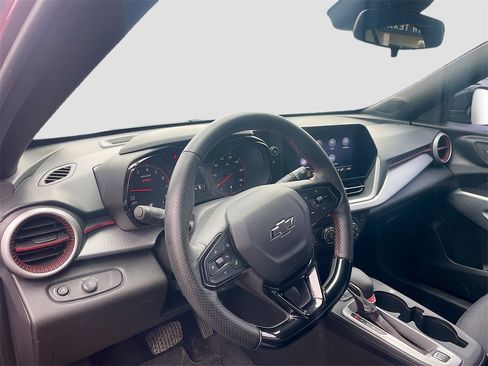 Used 2025 Chevrolet Trax RS w/ Driver Confidence Package image 11